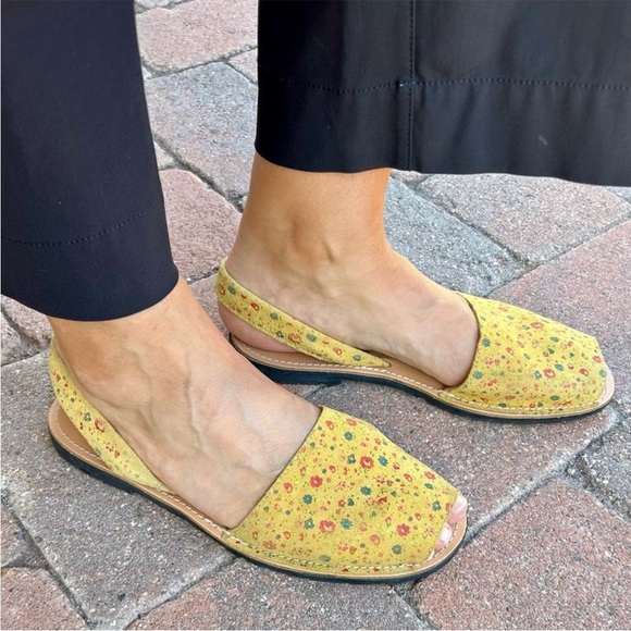 Jeffrey Campbell Yellow Floral Leather Avarca Slingback Sandals Size 39 - Picture 1 of 11